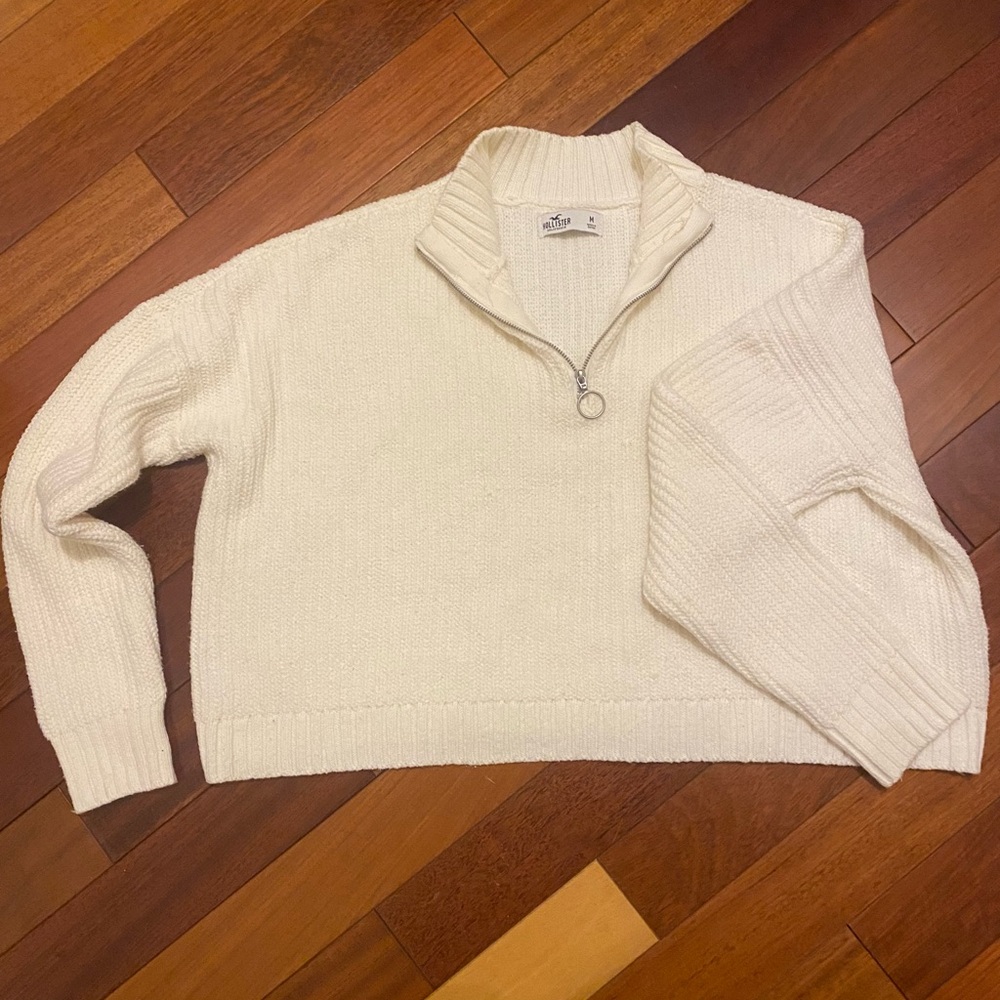 Hollister White Quarter Zip Cropped Sweater, Size Medium